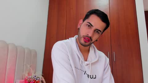 YOURBOYNEXTDOOR online show from December 25, 9:43 pm