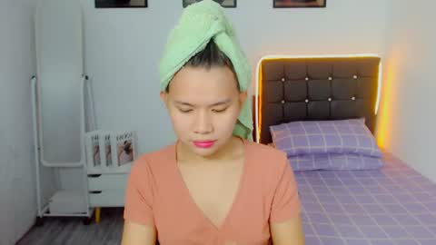 yourcuteprincess_ online show from June 11, 1:20 pm