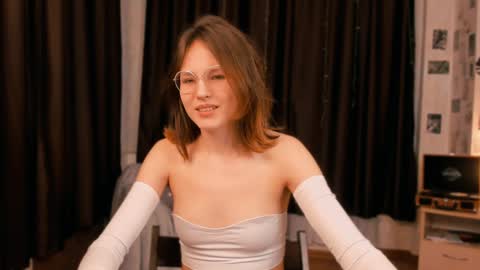 Leyla online show from February 3, 1:30 pm