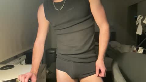 yourhotdude99 online show from March 10, 9:18 pm
