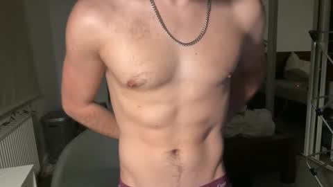 yourhotdude99 online show from April 2, 11:33 pm