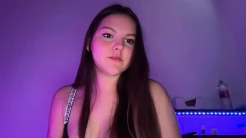 yourmila1 online show from April 3, 9:11 pm