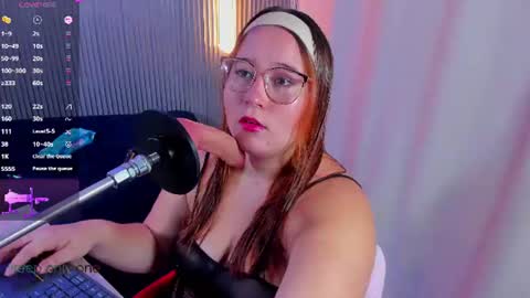 CHLOE online show from July 19, 4:04 am