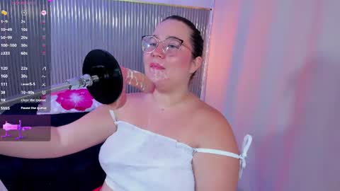 CHLOE online show from July 18, 3:30 am