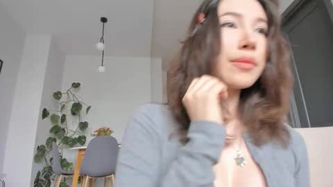 youre meyy online show from March 22, 9:02 am