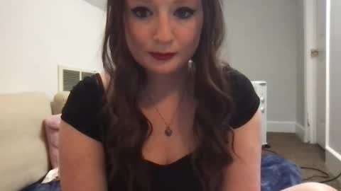 YoursTrulyBella online show from January 18, 1:25 am