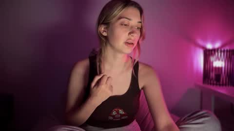 Snapshot of yoursweet_couple chatting on September 22, 9:08 pm yoursweet_couple online show from September 22, 9:08 pm