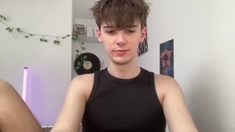 yoursweetyguy online show from June 24, 9:49 am