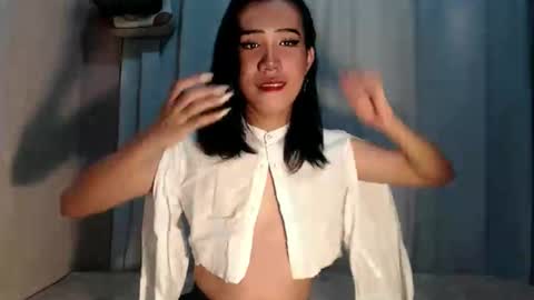 yourwife_material99 online show from April 5, 6:43 am