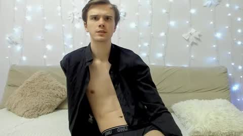 Yue Lang and Samm online show from April 9, 8:14 pm