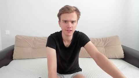 Yue Lang and Samm online show from September 25, 9:16 am