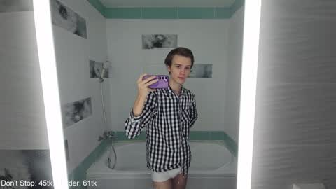 Yue Lang and Samm online show from December 27, 8:18 pm