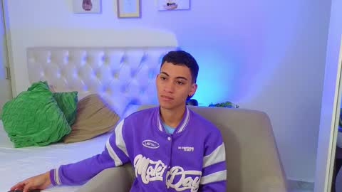 yulian_vasquez online show from February 2, 12:12 pm