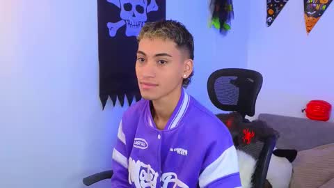 yulian_vasquez online show from October 14, 12:41 pm