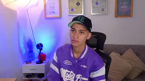 yulian_vasquez online show from November 10, 12:30 pm