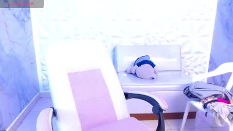 Snowflake online show from April 11, 7:45 am