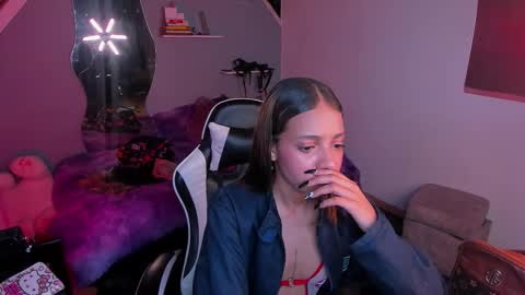 yumi_hanna online show from December 4, 2:33 am