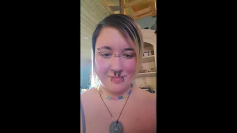 Yumi Sapphire online show from December 1, 2:15 pm