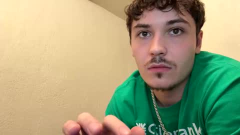 Snapshot of yungstudbev chatting on October 17, 2:04 am yungstudbev online show from October 17, 2:04 am