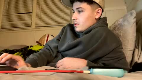 Snapshot of yungstudbev chatting on February 19, 1:51 am yungstudbev online show from February 19, 1:51 am