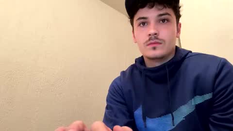 Snapshot of yungstudbev chatting on October 8, 11:32 pm yungstudbev online show from October 8, 11:32 pm