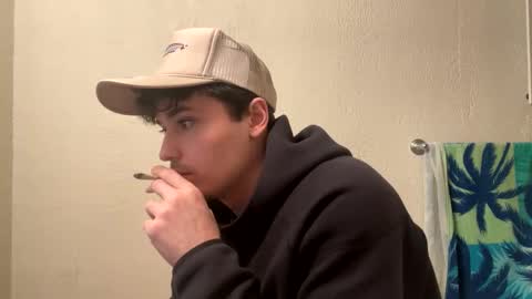 Snapshot of yungstudbev chatting on February 14, 3:33 am yungstudbev online show from February 14, 3:33 am