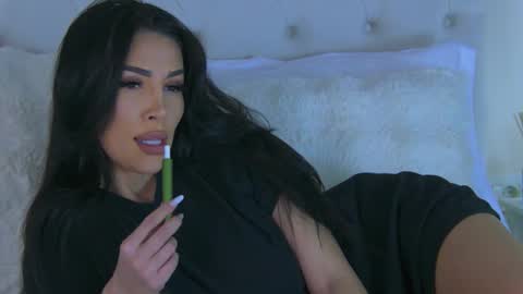 Laura online show from February 5, 11:47 am