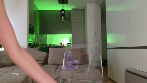 yvonna_ online show from October 15, 2:51 pm