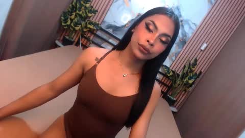 yvonnellvs online show from February 22, 6:54 pm