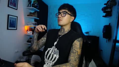 zac_muller1 online show from February 14, 7:00 am