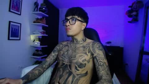 zac_muller1 online show from January 18, 4:21 am