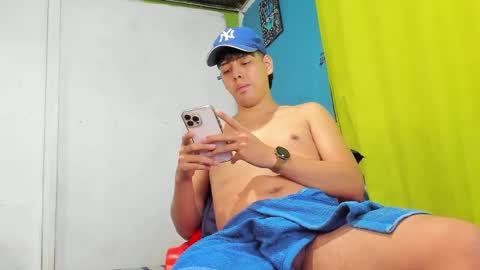 ZackMontiel07 online show from March 6, 8:19 am