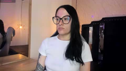   online show from November 18, 7:06 pm