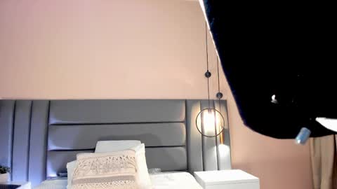 zamira_taylor online show from April 10, 6:30 am