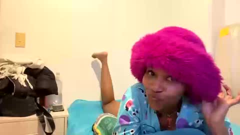 Snapshot of zarabby_skuirt chatting on October 16, 2:55 am Zarabby online show from October 16, 2:55 am