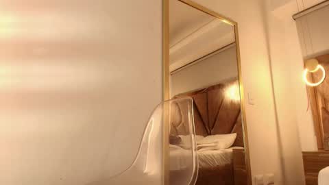 Zarah Andrews online show from November 4, 11:55 am