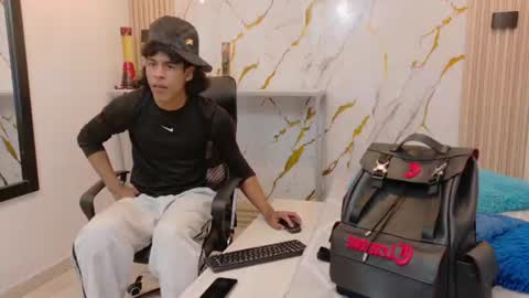 Zayn online show from August 1, 6:42 pm