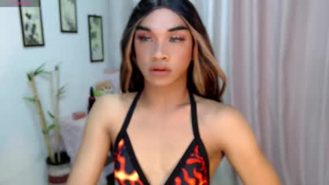 zaynelustts online show from December 19, 10:00 am