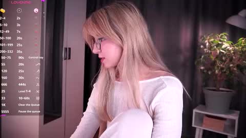 Avi online show from November 12, 2:08 pm