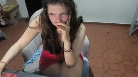 zelda_princess77 online show from July 16, 5:33 am