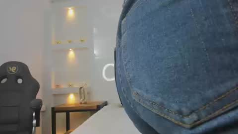 Zenda Evans online show from March 20, 4:28 am