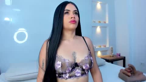 Zenda Evans online show from November 4, 4:25 am