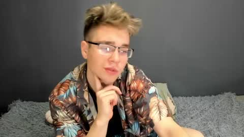 Ethan online show from April 22, 2:52 am