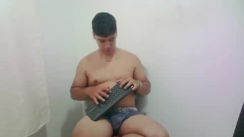zeus_183 online show from July 25, 12:58 pm