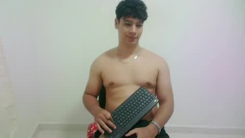 zeus_183 online show from April 24, 4:36 am