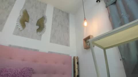 ZHAMIRA  ANDRES online show from December 18, 12:06 am