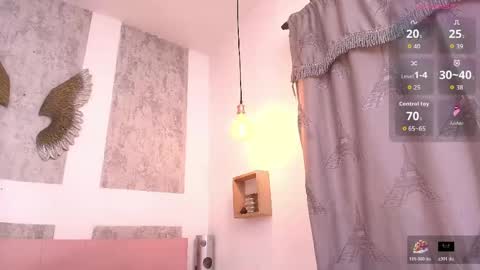 ZHAMIRA  ANDRES online show from June 8, 9:49 pm