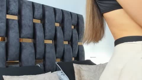 ziataylor online show from February 20, 5:26 pm