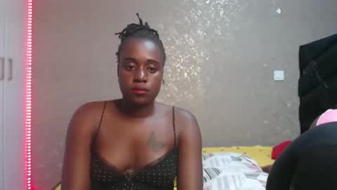 Zinadine online show from February 2, 7:21 pm