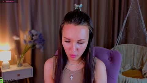 Snapshot of zlata__fox chatting on September 18, 3:16 pm Zlata Mon Tue Thu Fri Sun Sa GMT 3 0000pm - 0600pm online show from September 18, 3:16 pm